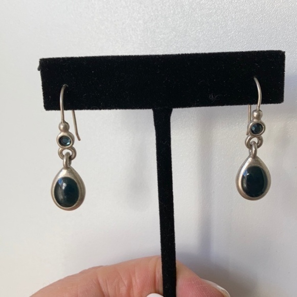Small Onyx-like drop earrings